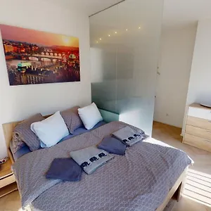 Onsite Free Garage Parking, 10min Centre By Bus Apartament