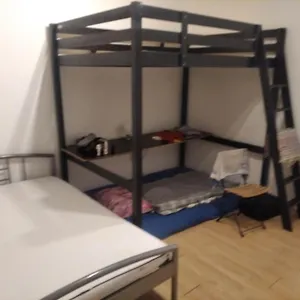 Economy Flat 18 Minutes From Vaclavske Namesti Apartament