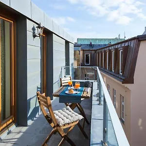 Modern Charvatova Apartamento